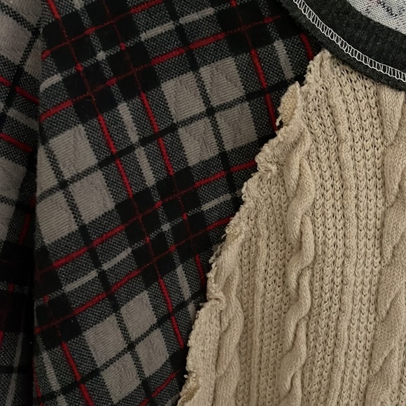 Sweater and soft quilted flannel mixed top mystree size small/M oversized fit - Picture 3 of 4